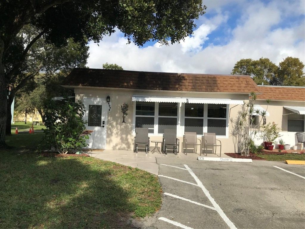 409 SW Natura Avenue D, Deerfield Beach, FL 33441