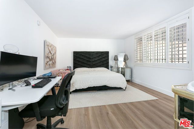 2385 Roscomare Road D17, Los Angeles, CA 90077