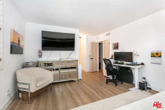 2385 Roscomare Road D17, Los Angeles, CA 90077