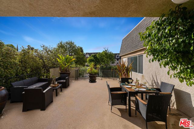 2385 Roscomare Road D17, Los Angeles, CA 90077