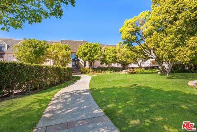 2385 Roscomare Road D17, Los Angeles, CA 90077