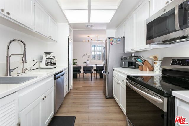 2385 Roscomare Road D17, Los Angeles, CA 90077