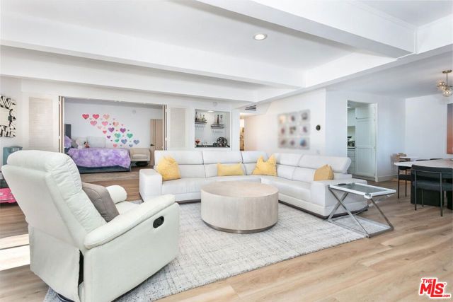 2385 Roscomare Road D17, Los Angeles, CA 90077