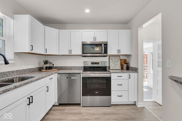 1818 Kessler Blvd W Drive, Indianapolis, IN 46228