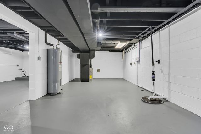 1818 Kessler Blvd W Drive, Indianapolis, IN 46228