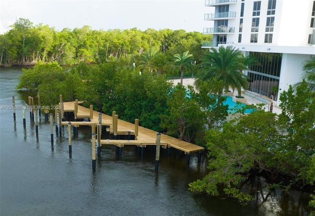 16385 Biscayne Blvd 717, North Miami Beach, FL 33160