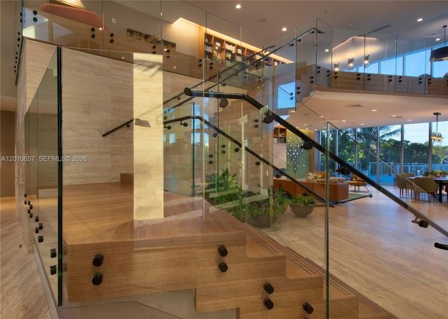 16385 Biscayne Blvd 717, North Miami Beach, FL 33160