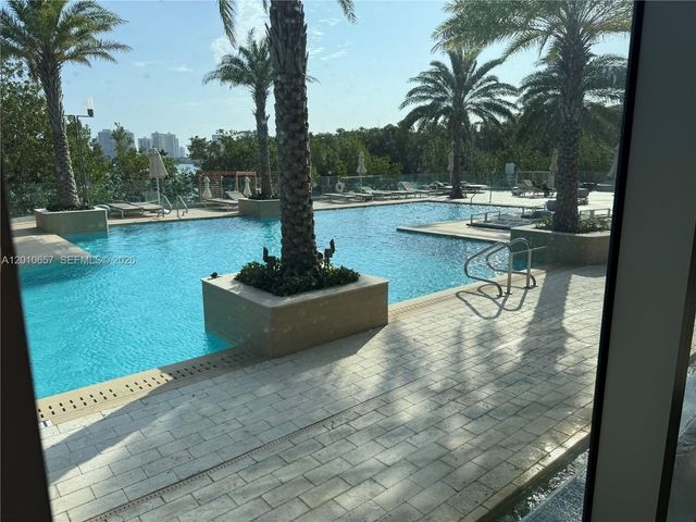 16385 Biscayne Blvd 717, North Miami Beach, FL 33160