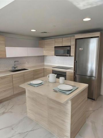 16385 Biscayne Blvd 717, North Miami Beach, FL 33160