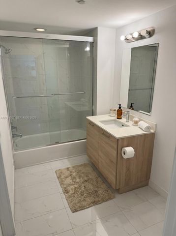 16385 Biscayne Blvd 717, North Miami Beach, FL 33160