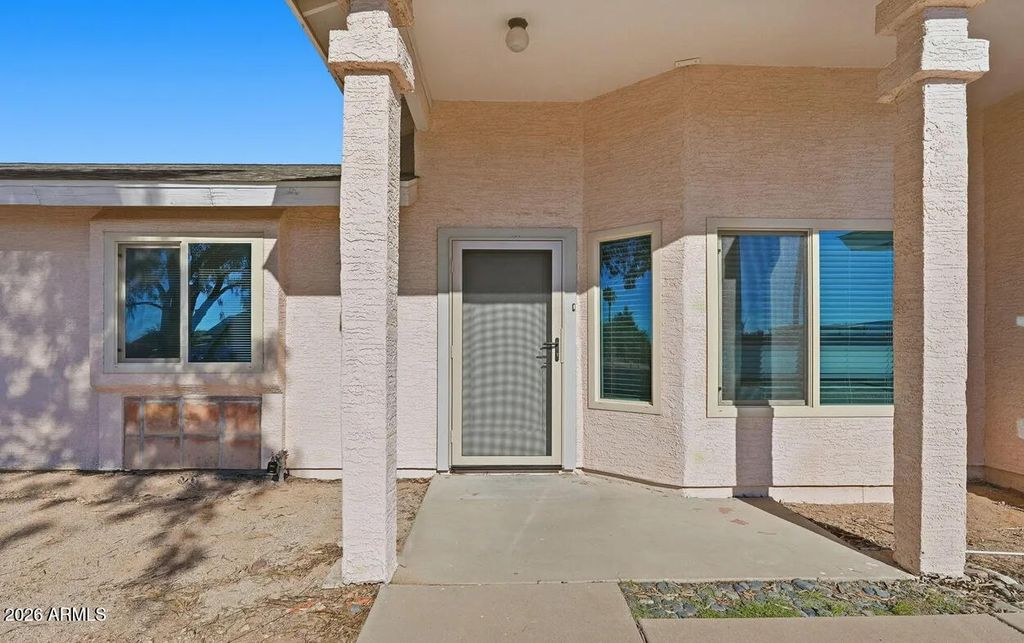 Image 3 of property listing at 7016 E MENLO Street, Mesa, AZ 85207