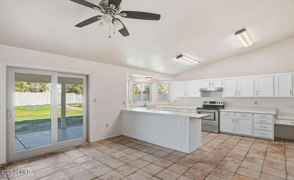 Image 5 of property listing at 7016 E MENLO Street, Mesa, AZ 85207