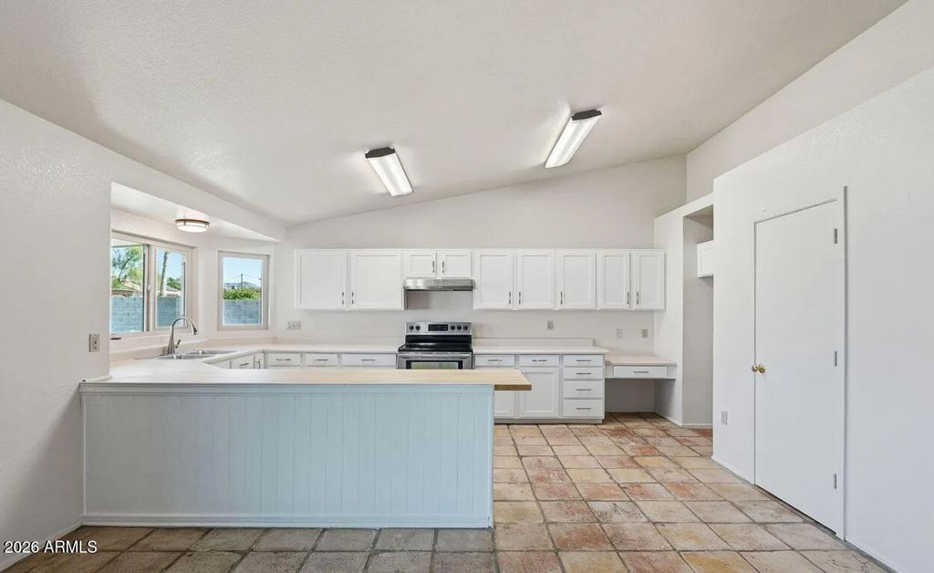 Image 6 of property listing at 7016 E MENLO Street, Mesa, AZ 85207