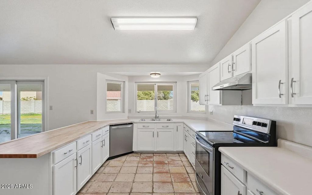Image 8 of property listing at 7016 E MENLO Street, Mesa, AZ 85207