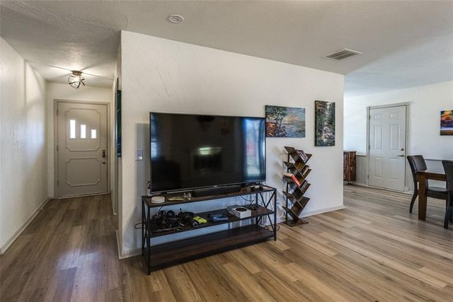 8201 NW 18th Street, Oklahoma City, OK 73127