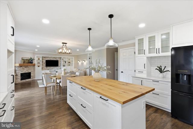 96 N HERSHEY AVE, Leola, PA 17540