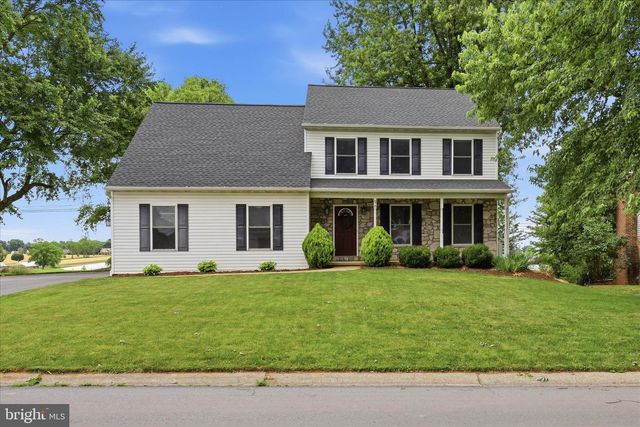 96 N HERSHEY AVE, Leola, PA 17540