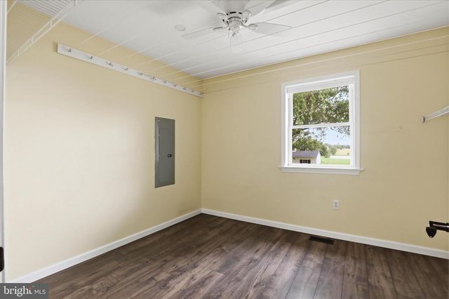 96 N HERSHEY AVE, Leola, PA 17540