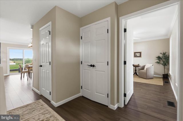 96 N HERSHEY AVE, Leola, PA 17540