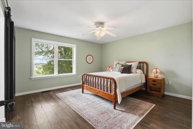 96 N HERSHEY AVE, Leola, PA 17540