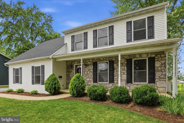 96 N HERSHEY AVE, Leola, PA 17540