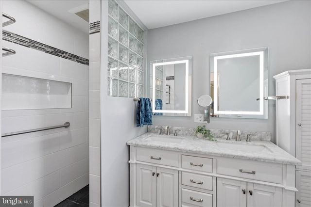 96 N HERSHEY AVE, Leola, PA 17540