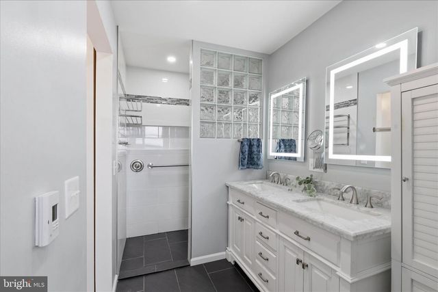 96 N HERSHEY AVE, Leola, PA 17540