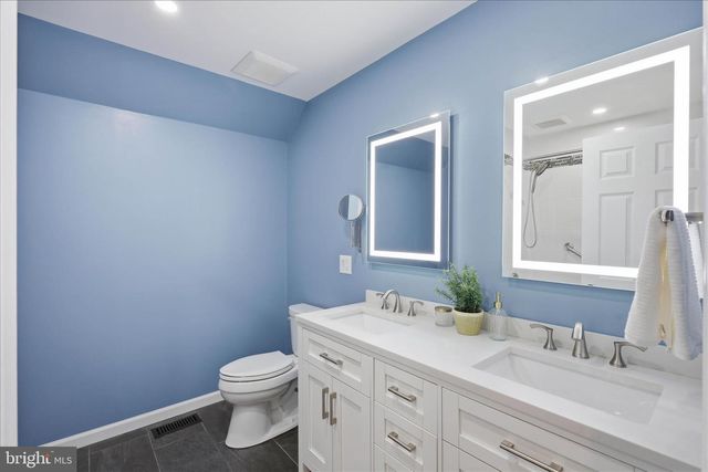 96 N HERSHEY AVE, Leola, PA 17540