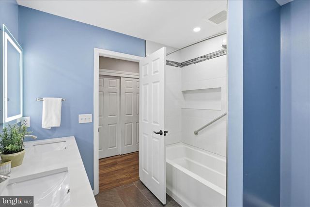 96 N HERSHEY AVE, Leola, PA 17540