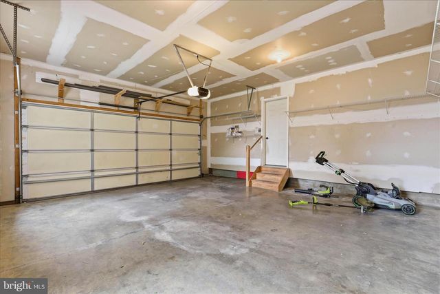 96 N HERSHEY AVE, Leola, PA 17540