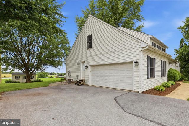 96 N HERSHEY AVE, Leola, PA 17540