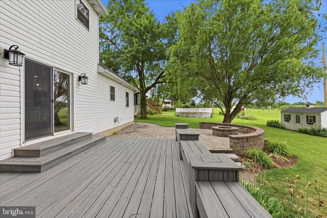 96 N HERSHEY AVE, Leola, PA 17540