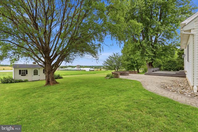 96 N HERSHEY AVE, Leola, PA 17540