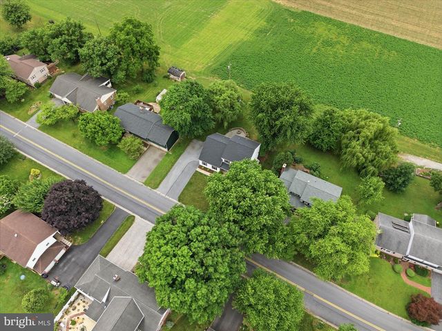 96 N HERSHEY AVE, Leola, PA 17540