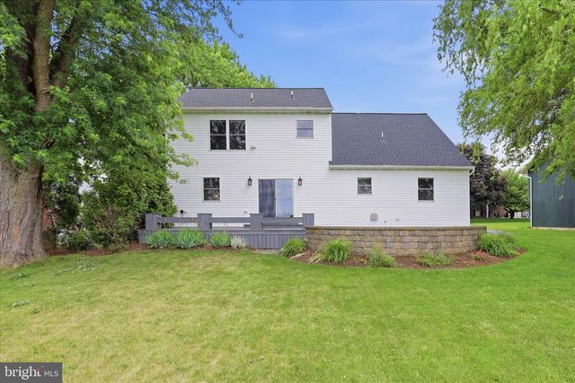 96 N HERSHEY AVE, Leola, PA 17540