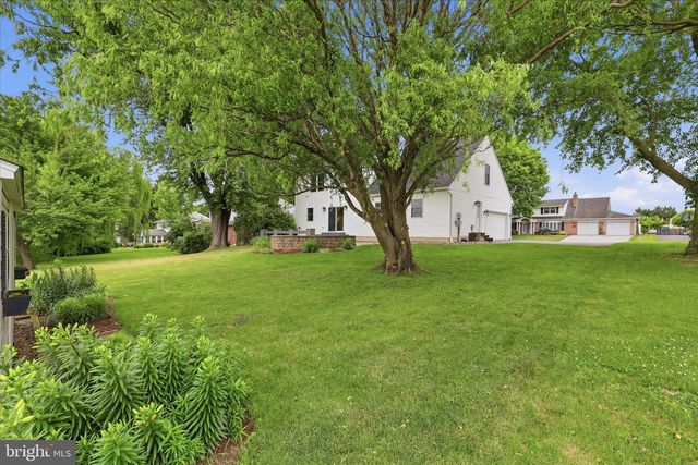 96 N HERSHEY AVE, Leola, PA 17540