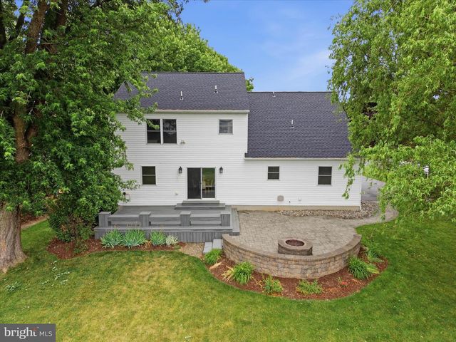 96 N HERSHEY AVE, Leola, PA 17540