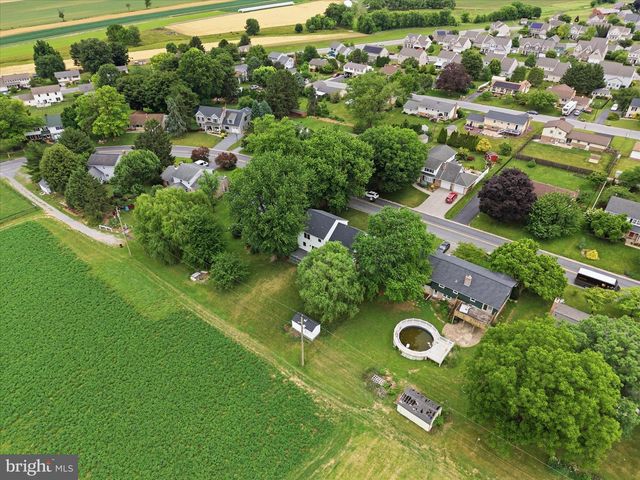 96 N HERSHEY AVE, Leola, PA 17540