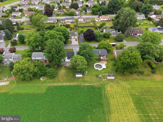 96 N HERSHEY AVE, Leola, PA 17540