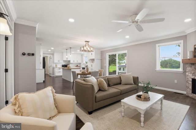 96 N HERSHEY AVE, Leola, PA 17540