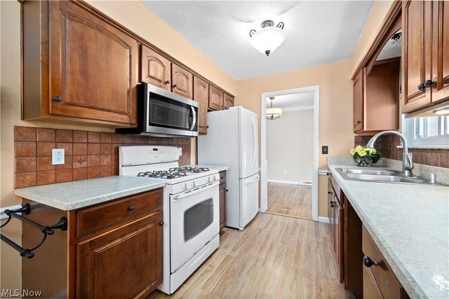4960 W Park Drive, North Olmsted, OH 44070