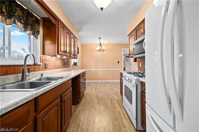 4960 W Park Drive, North Olmsted, OH 44070