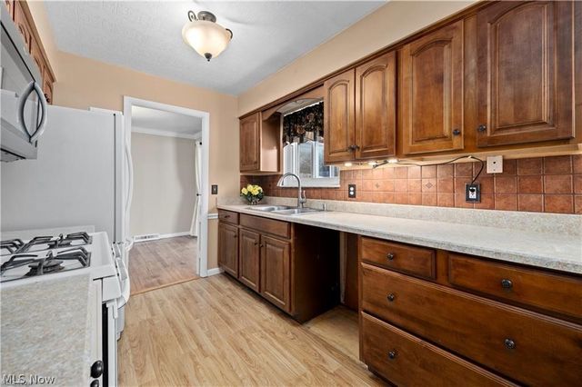 4960 W Park Drive, North Olmsted, OH 44070