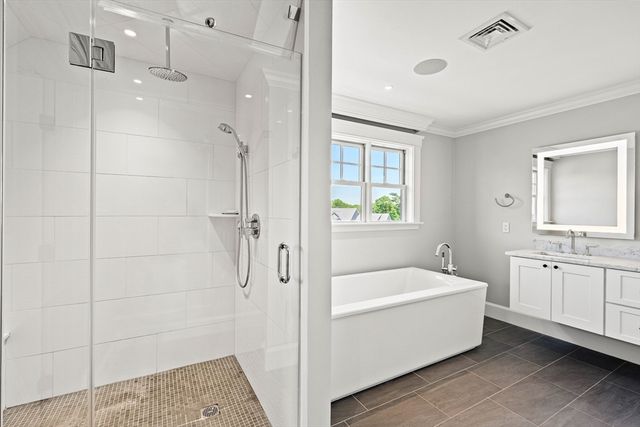 45 Whitehall Cir, Beverly, MA 01915