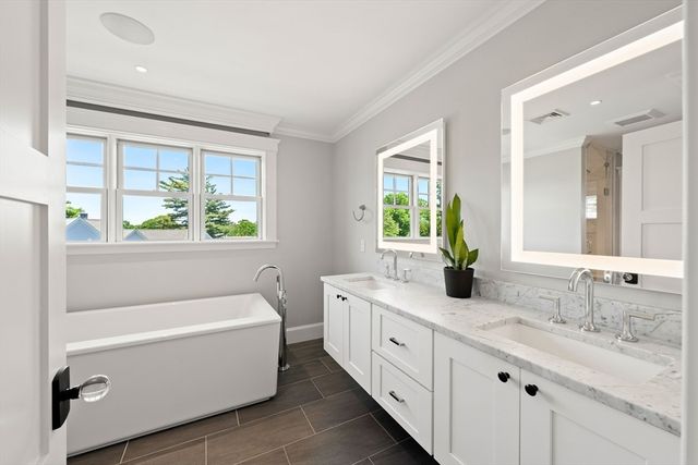 45 Whitehall Cir, Beverly, MA 01915