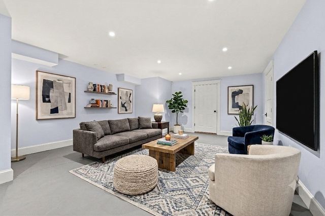 45 Whitehall Cir, Beverly, MA 01915