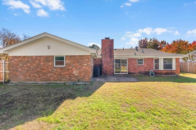 1913 Yucca Trail, Hurst, TX 76054