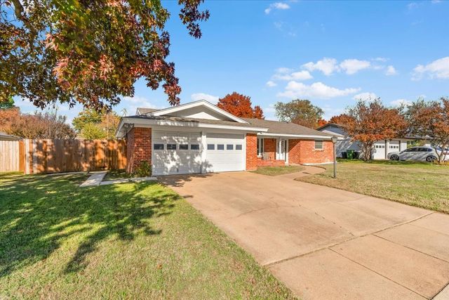 1913 Yucca Trail, Hurst, TX 76054