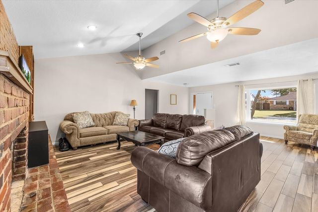 1913 Yucca Trail, Hurst, TX 76054