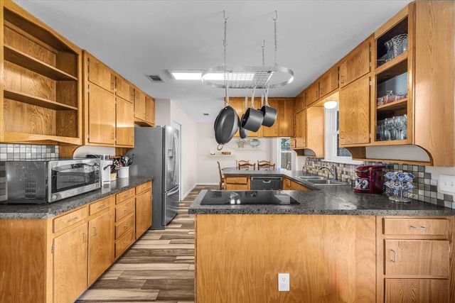 1913 Yucca Trail, Hurst, TX 76054